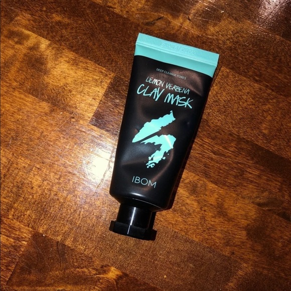 Makeup Bundle - Picture 7 of 8